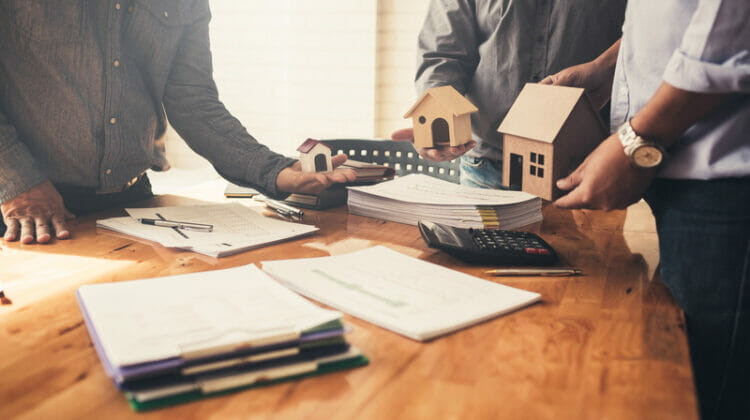 De ce sa lucrezi cu un agent imobiliar atunci cand iti cumperi un apartament?